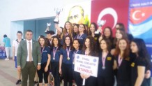 Gebze Su Sporları Su altı Hokeyi eğitmeni Deniz Çeliköz ün Takımını Buz Su altı Hokeyinde Türkiye Şampiyonu Oldu